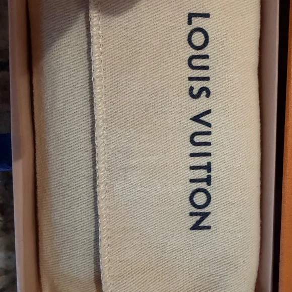 LV Card Holder - Picture 5 of 5